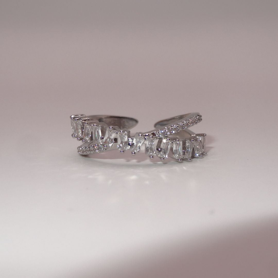 Anillo con zirconias ajustable
