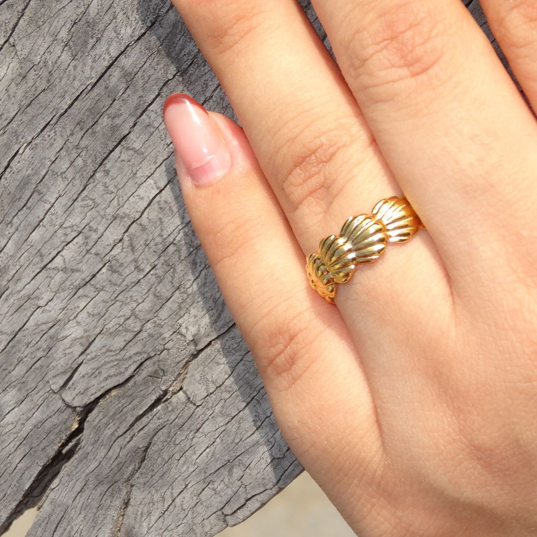 Anillo de cochitas dorado