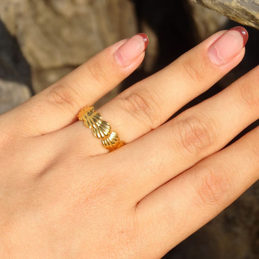 Anillo de cochitas dorado