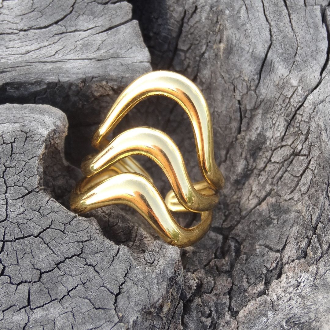 Anillo triple ondulado dorado