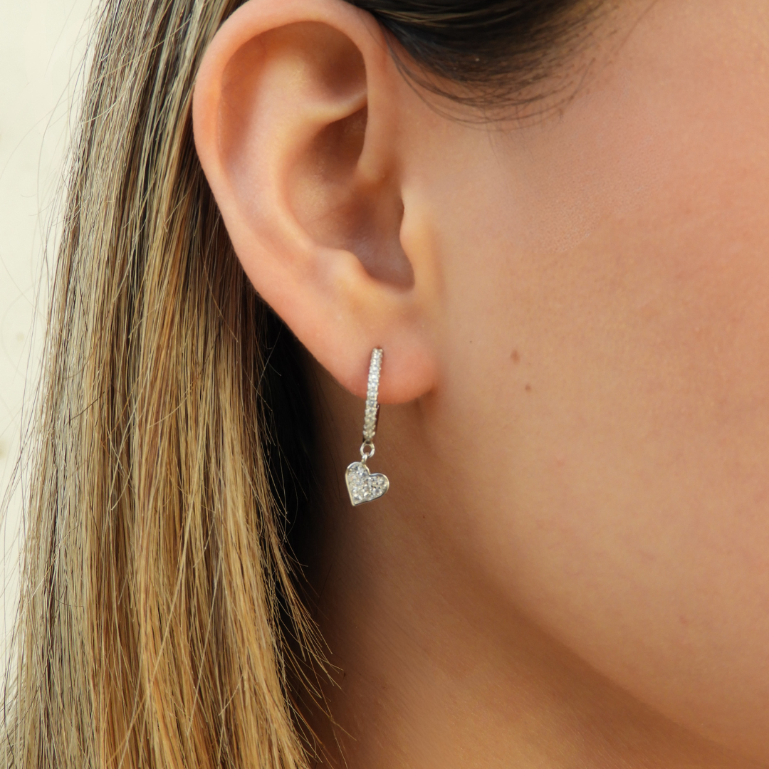 Aretes de corazón pequeños con zirconias