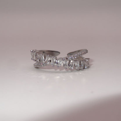 Anillo con zirconias ajustable