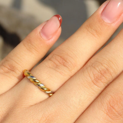 Anillo bicolor trenzado
