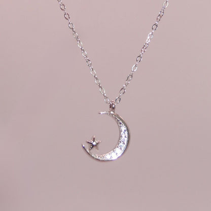 Collar media luna y estrella plateado