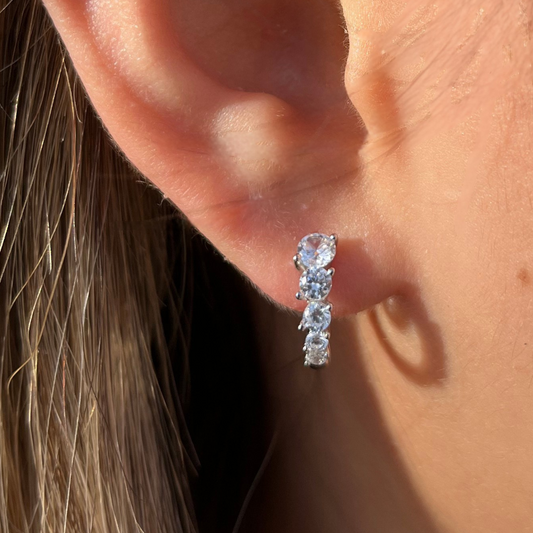 Aretes con 5 zirconias en caída vertical